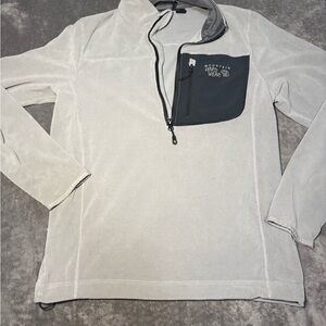 Mountain Hardwear Medium Quarter-Zip Pullover in Light Gray